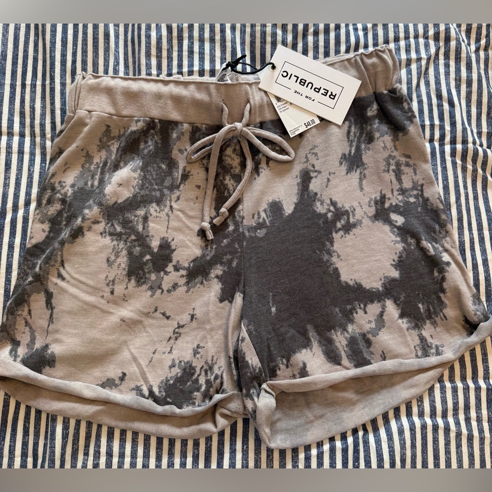 For The Republic Gray Ribbed Lounge Shorts - Neutral Grey